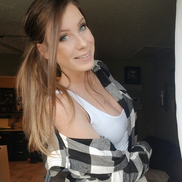 Meet your Posher, Sarah - Picture 1 of 1